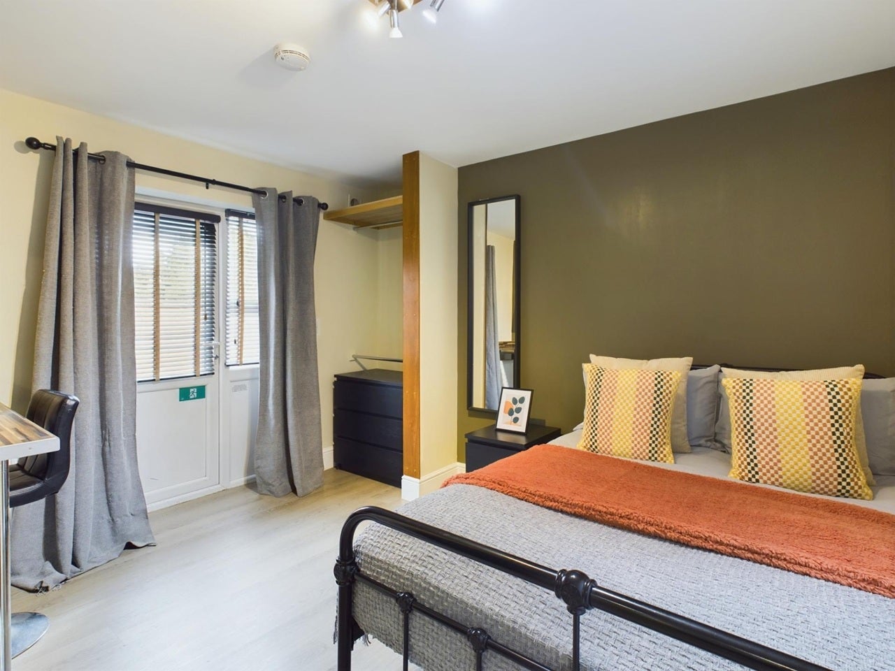Room Colegrave Street in Lincoln