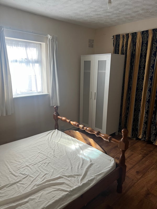 Room Salt Hill Drive in Slough
