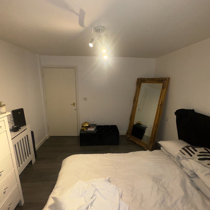 Room Floathaven Close in Greater London