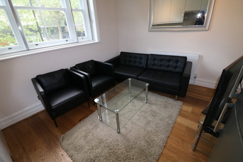 Room Chiswick High Road in Greater London