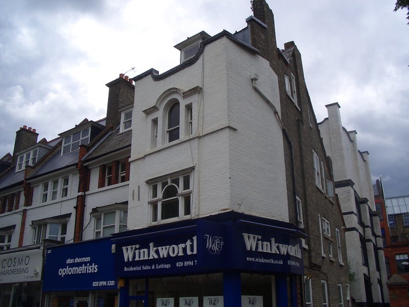 Room Chiswick High Road in Greater London