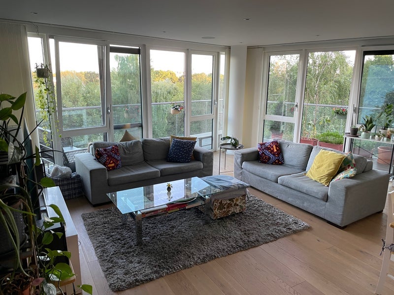 Room Devan Grove in Greater London