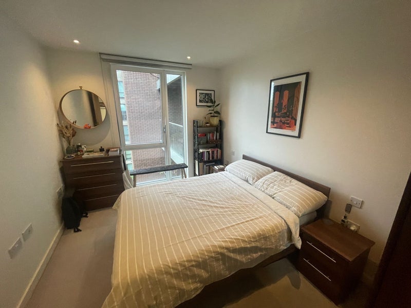 Room Devan Grove in Greater London