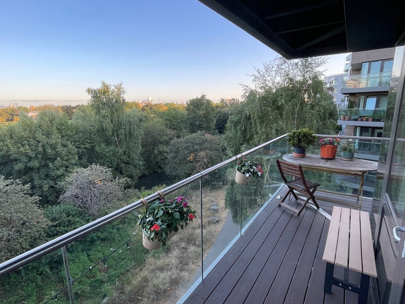Room Devan Grove in Greater London