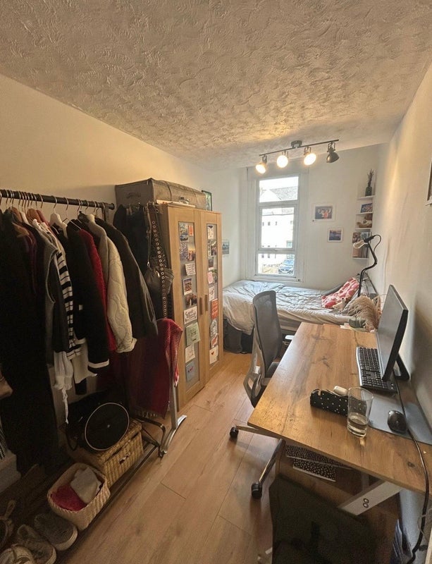 Room Bucharest Road in Greater London