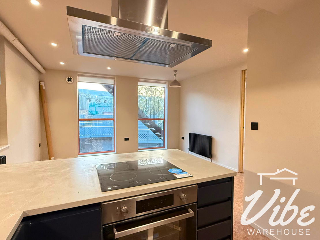 Flat Overbury Road in Greater London