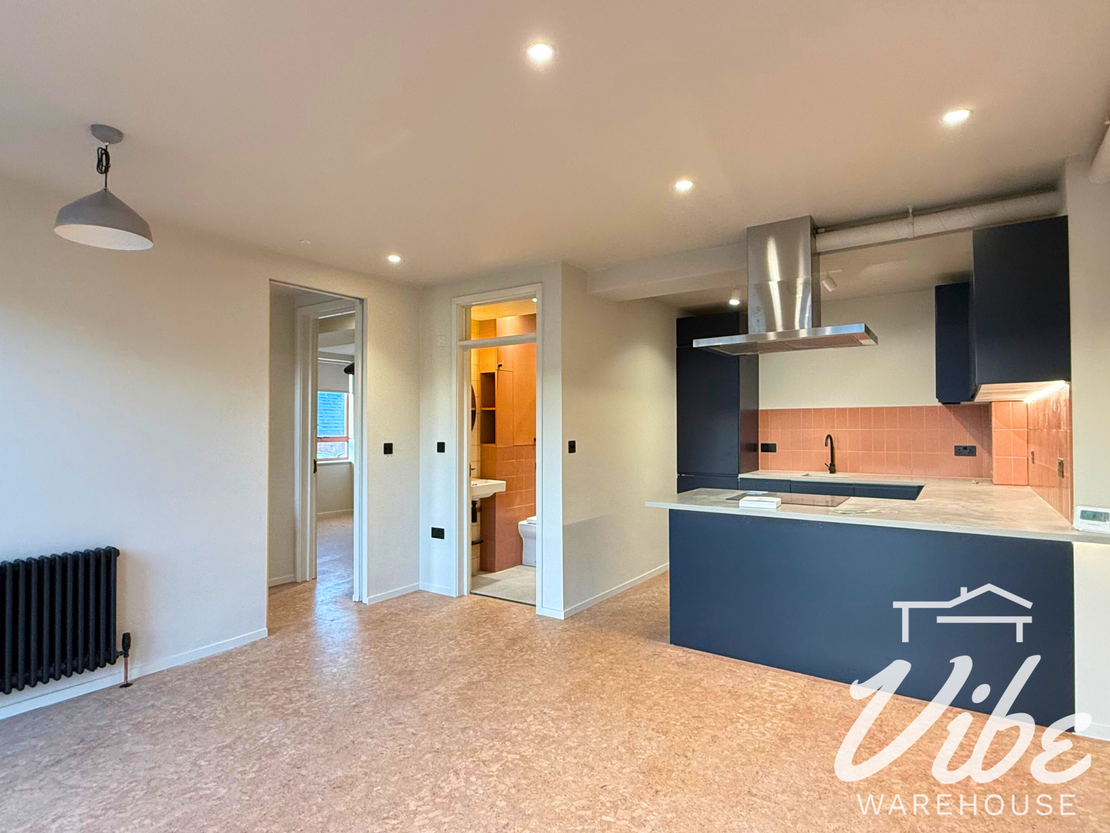 Flat Overbury Road in Greater London