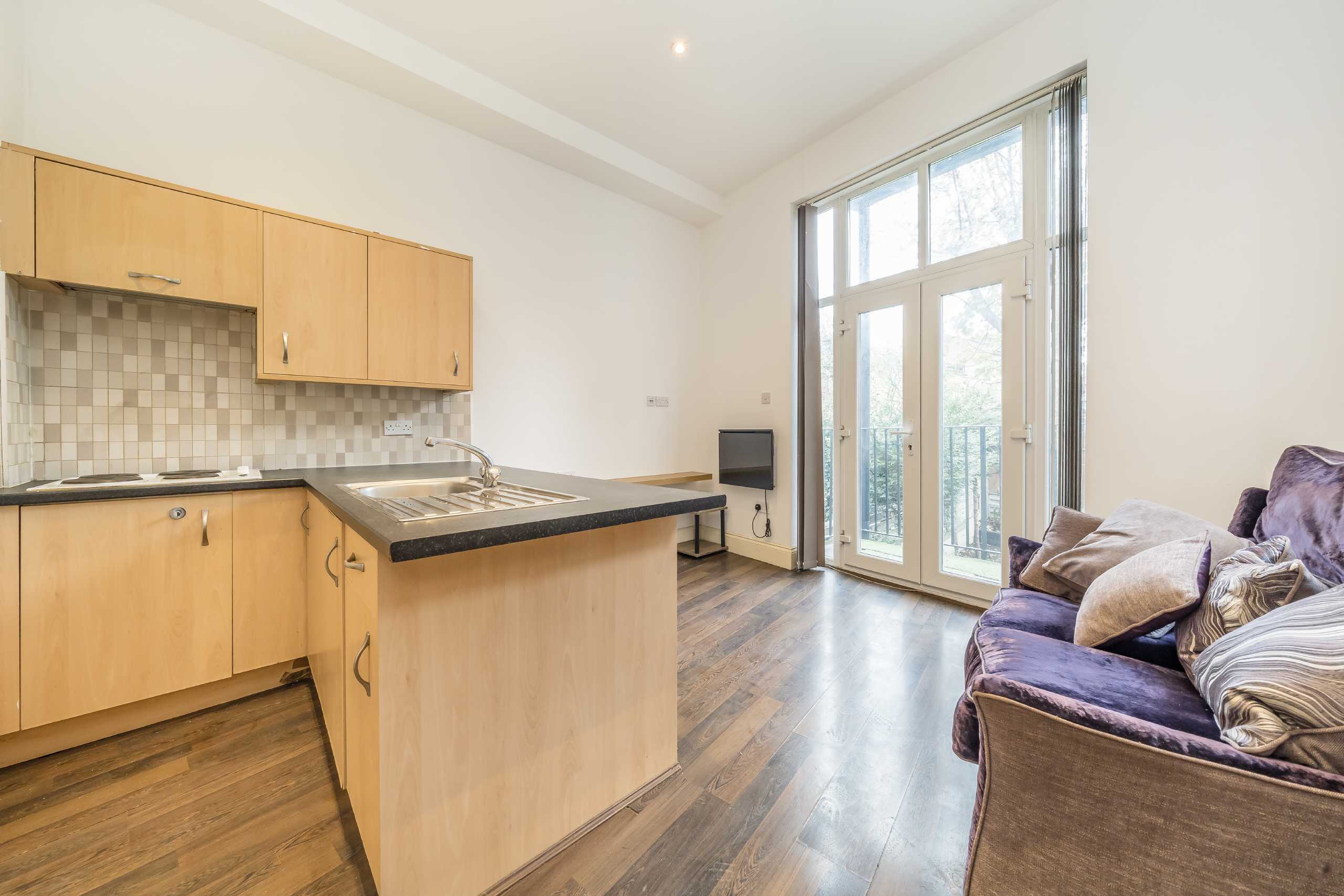 Flat Quex Road in Greater London