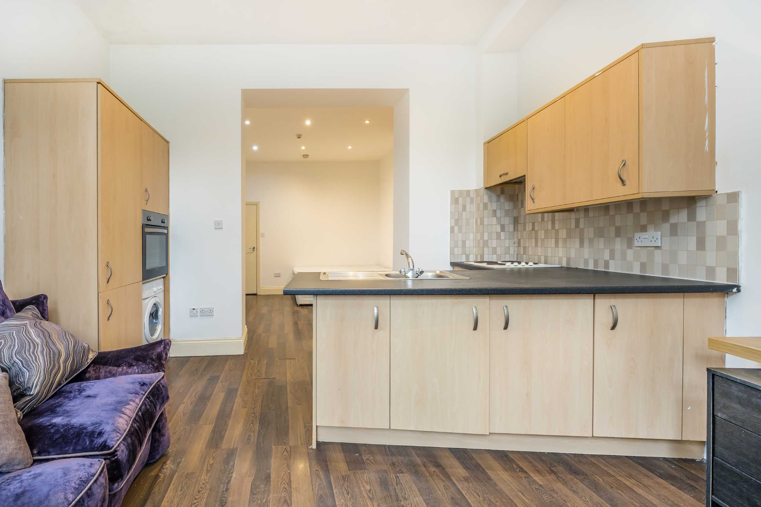 Flat Quex Road in Greater London
