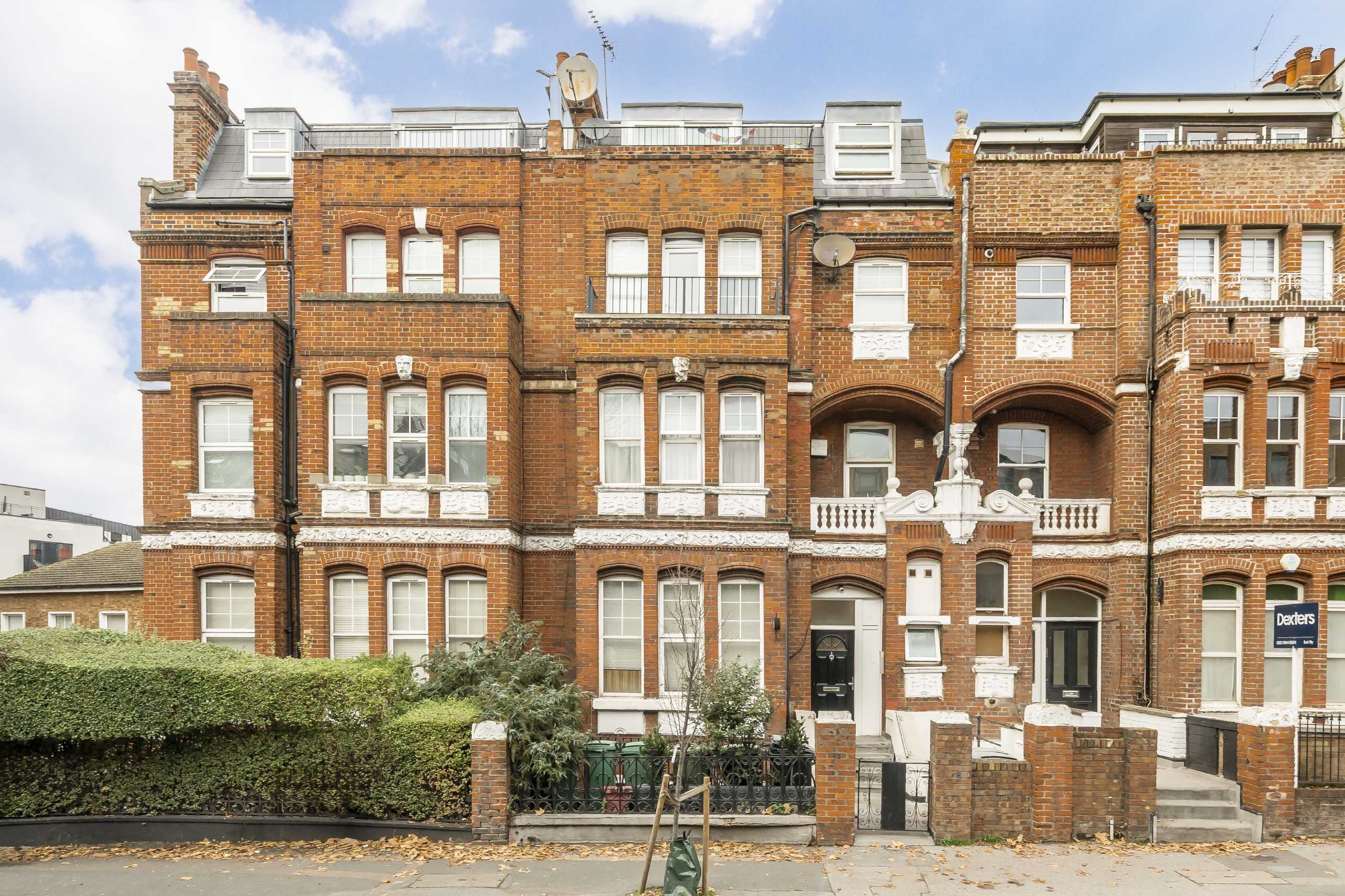 Flat Quex Road in Greater London
