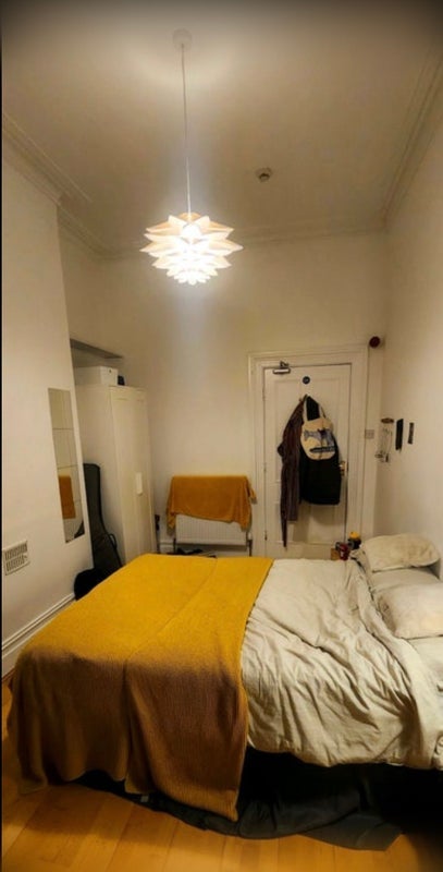 Room Coldharbour Road in Bristol