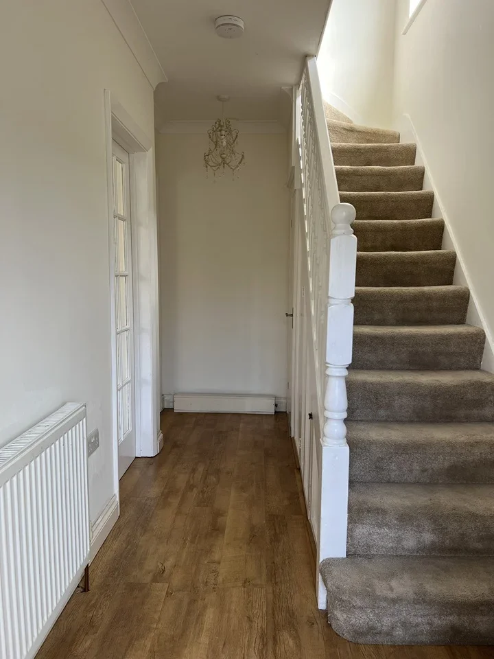 House Hamilton Avenue in Greater London