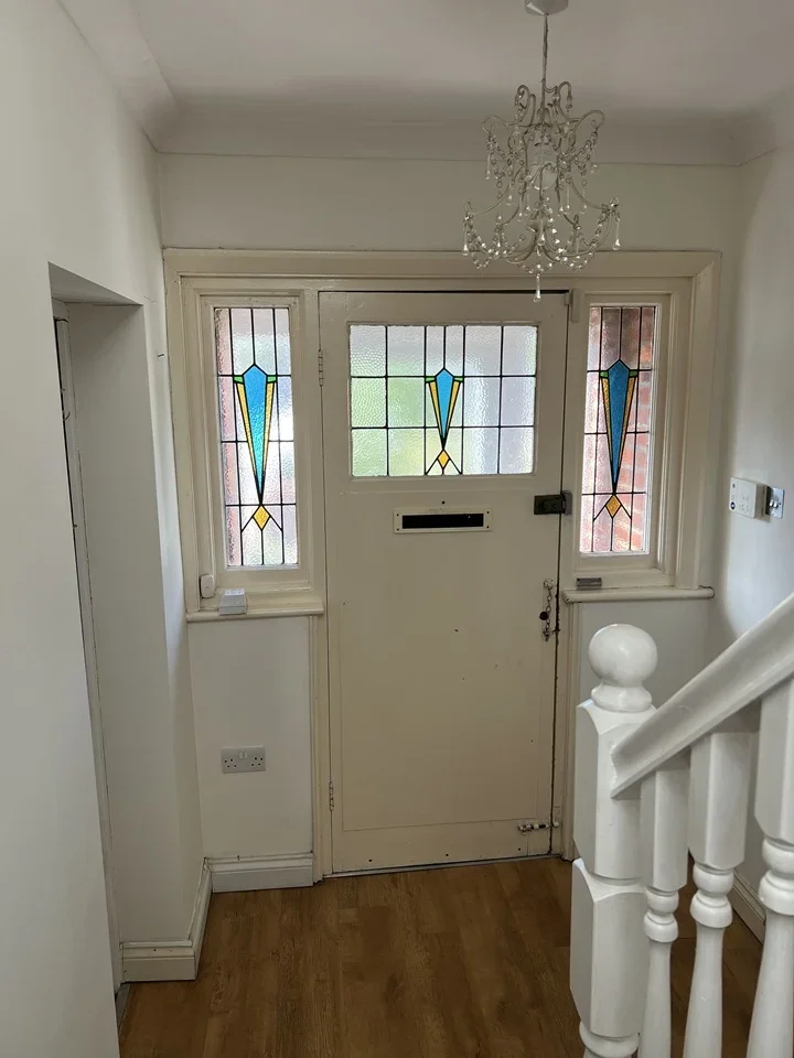 House Hamilton Avenue in Greater London