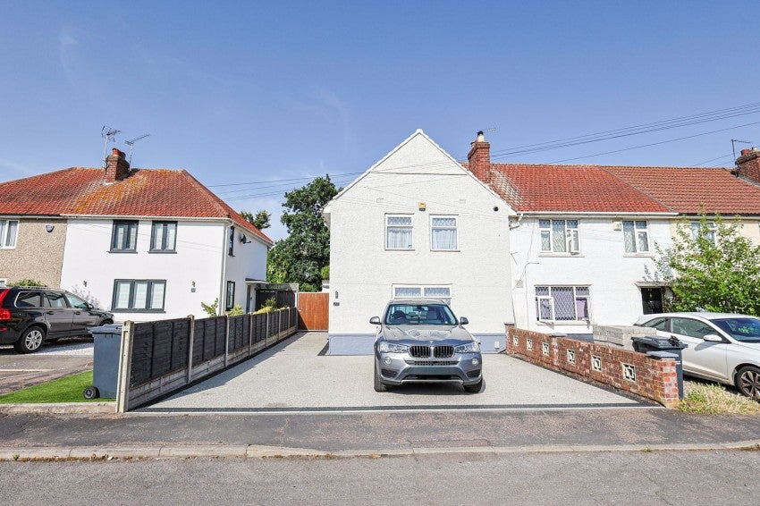 House Ripley Way in Broxbourne