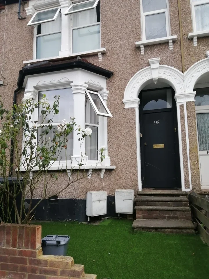 Flat Farley Road in Greater London