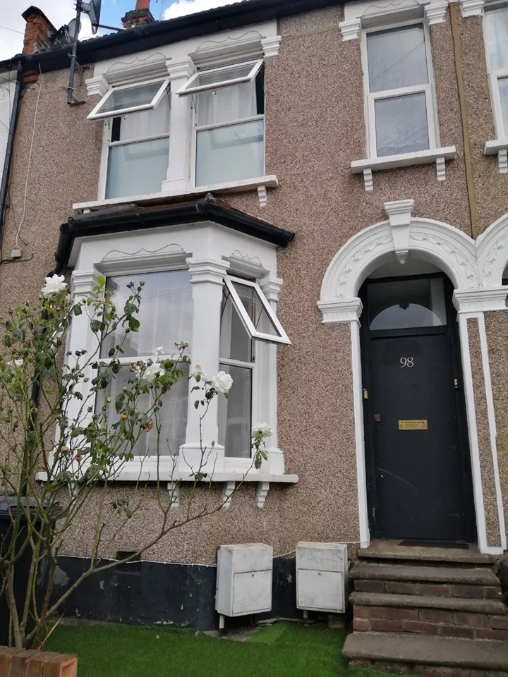 Flat Farley Road in Greater London