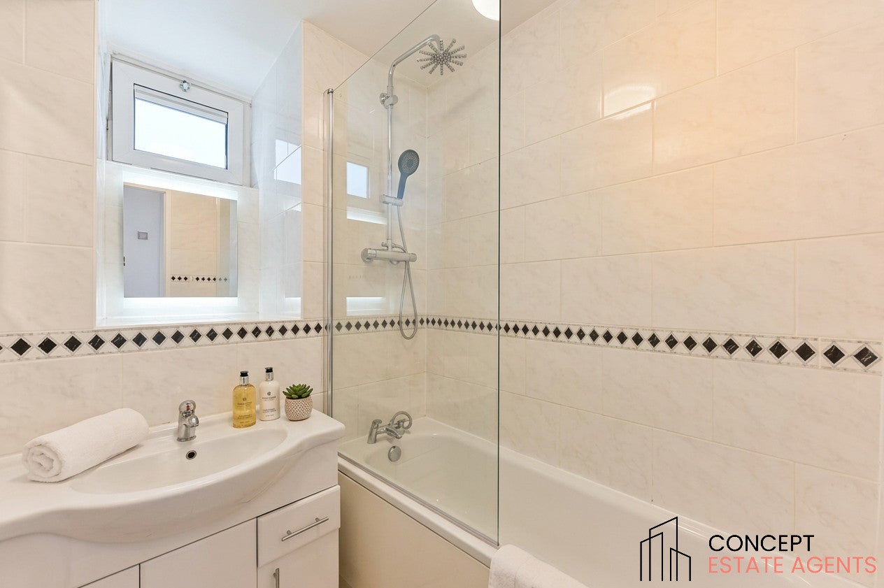 Flat Scrutton Close in Greater London