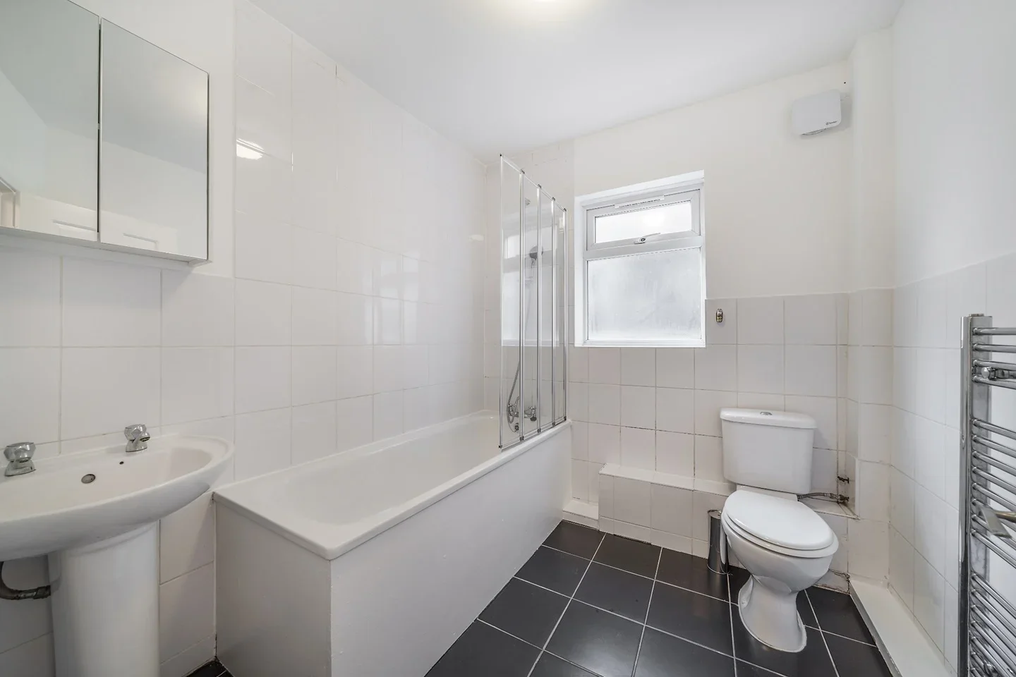 Flat Thurlow Park Road in Greater London