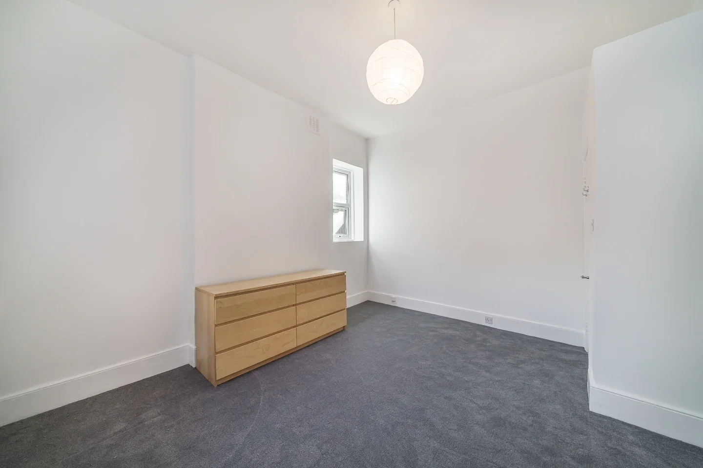 Flat Thurlow Park Road in Greater London
