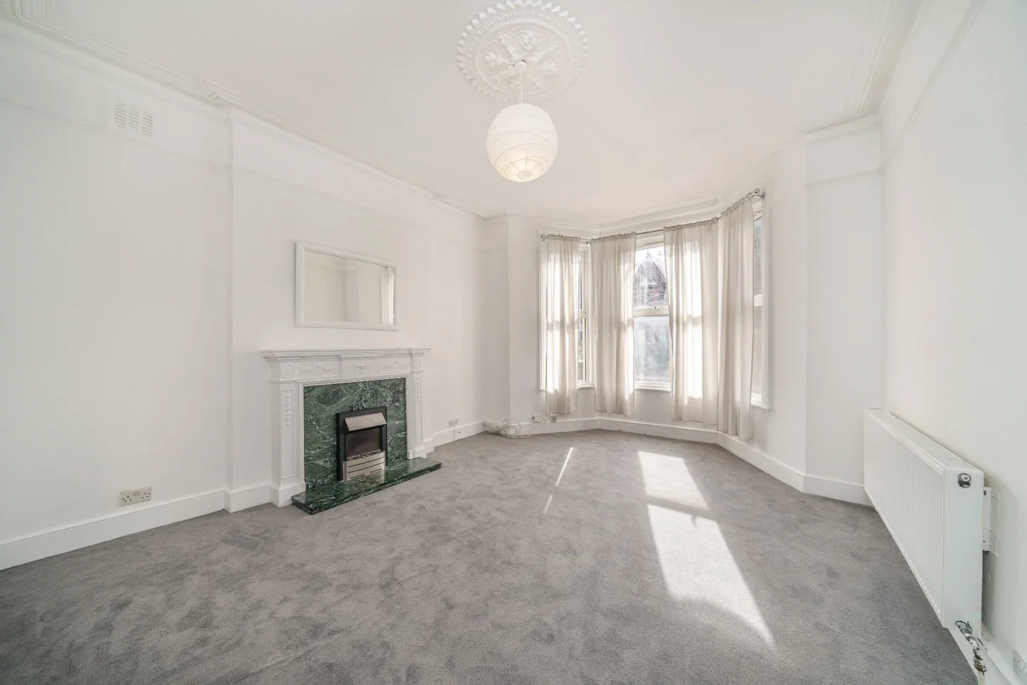 Flat Thurlow Park Road in Greater London