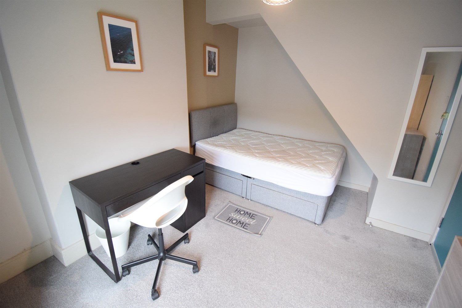 Room Broadway in Pontypridd
