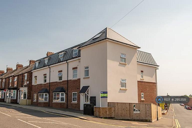 Flat Eastmount Road in Darlington