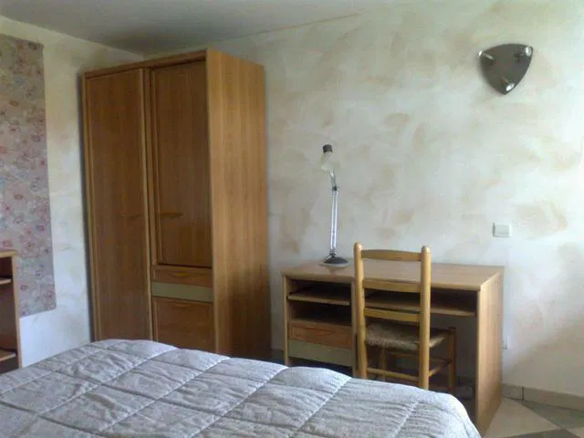 Chambre Rue Adrien Robert à Caux-et-Sauzens