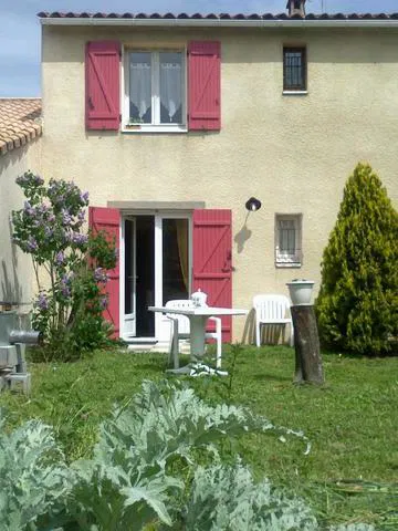 Chambre Rue Adrien Robert à Caux-et-Sauzens