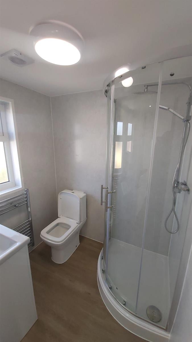 Flat Canmore Gardens in Greater London