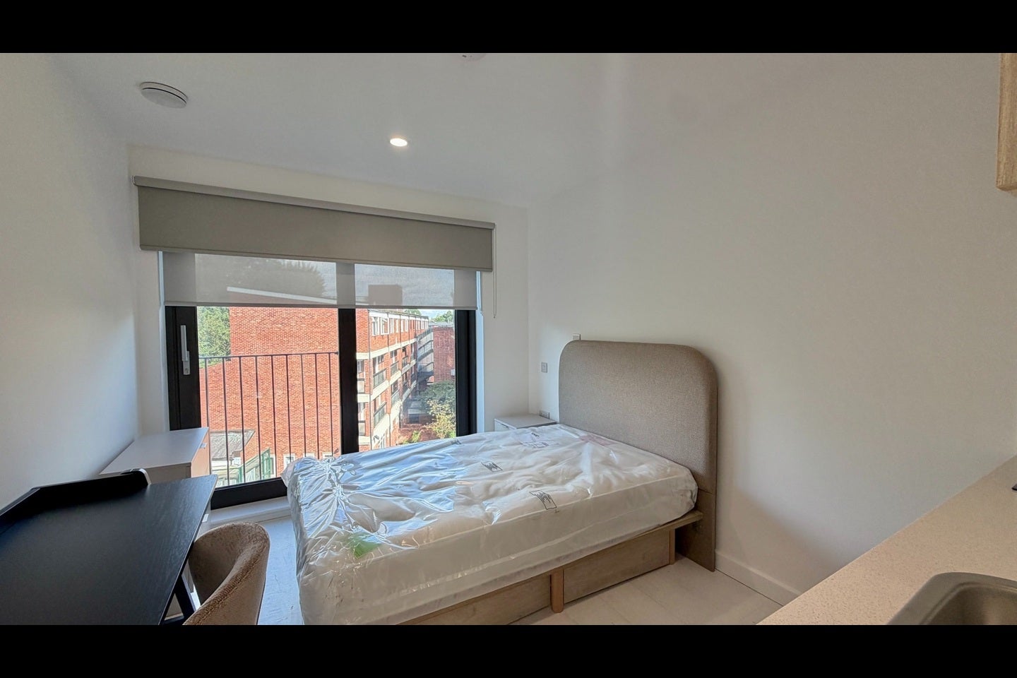 Flat Island Row in Greater London
