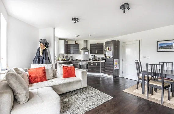Flat Great Elms Road in Greater London
