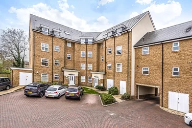Flat Great Elms Road in Greater London