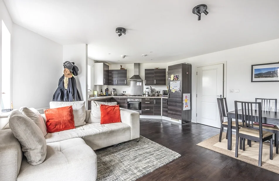 Flat Great Elms Road in Greater London