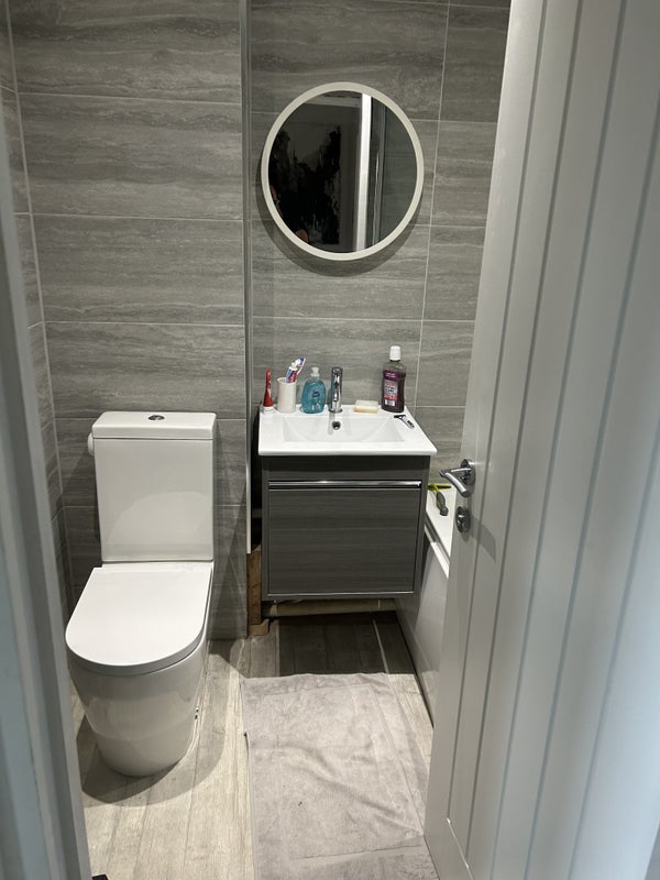 Room Ilex Road in Huntingdonshire