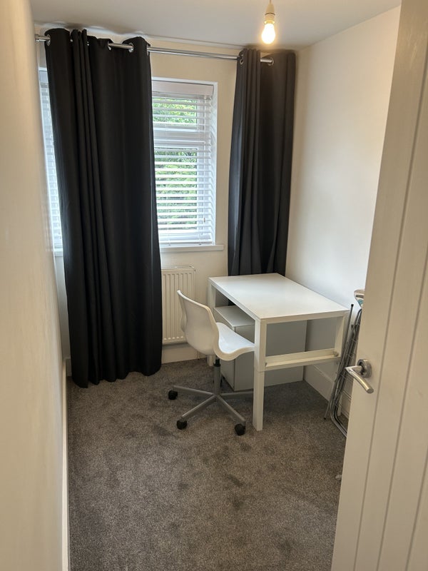 Room Ilex Road in Huntingdonshire