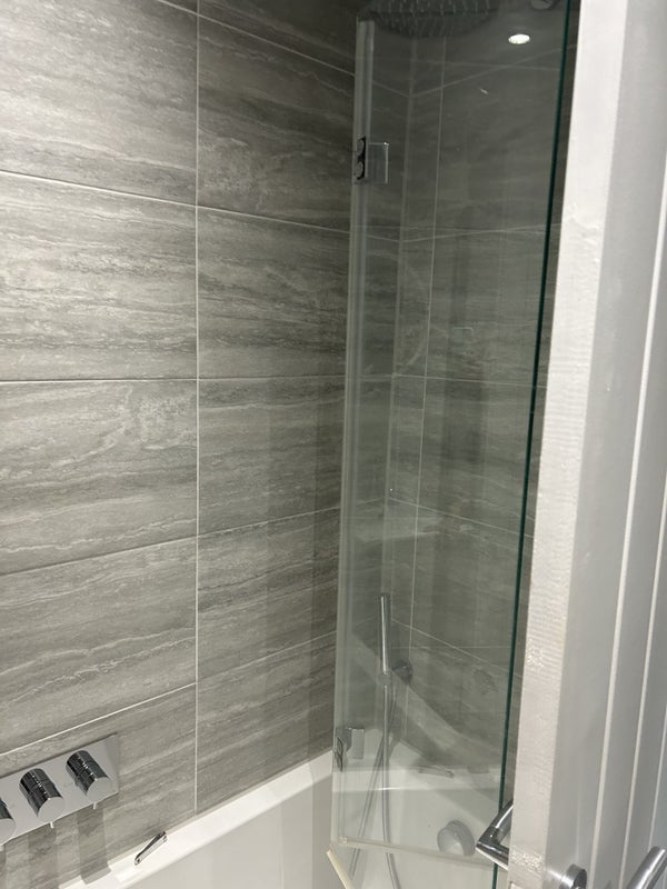 Room Ilex Road in Huntingdonshire