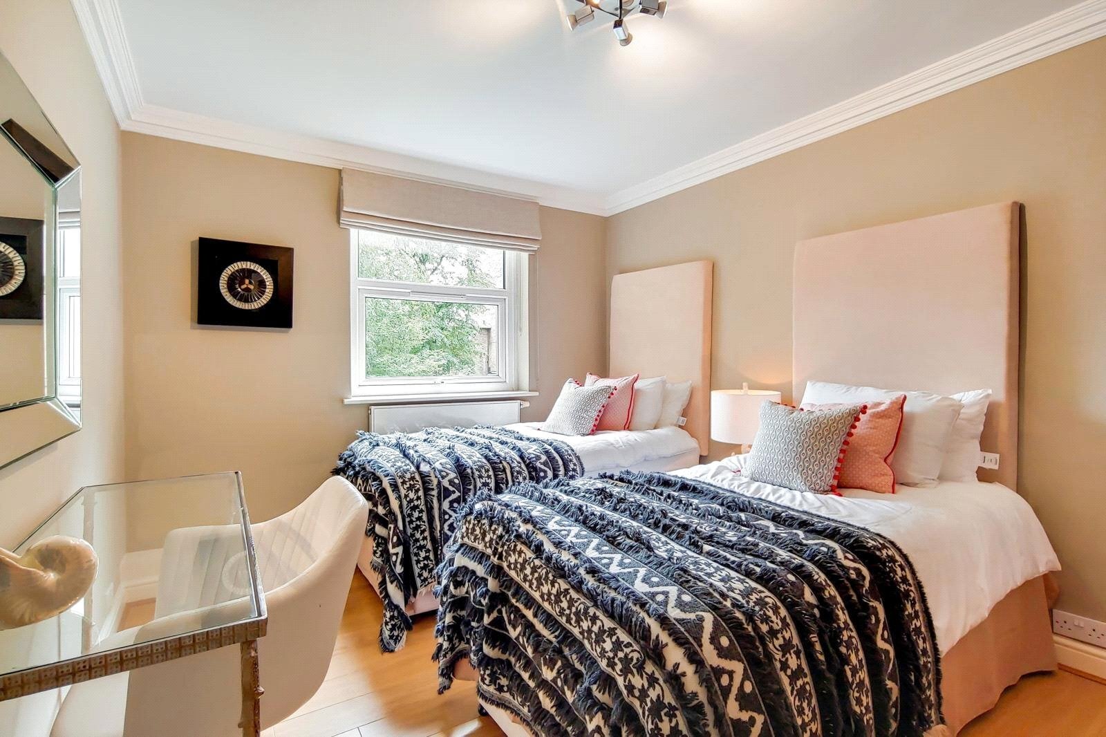 Flat Finchley Road in Greater London