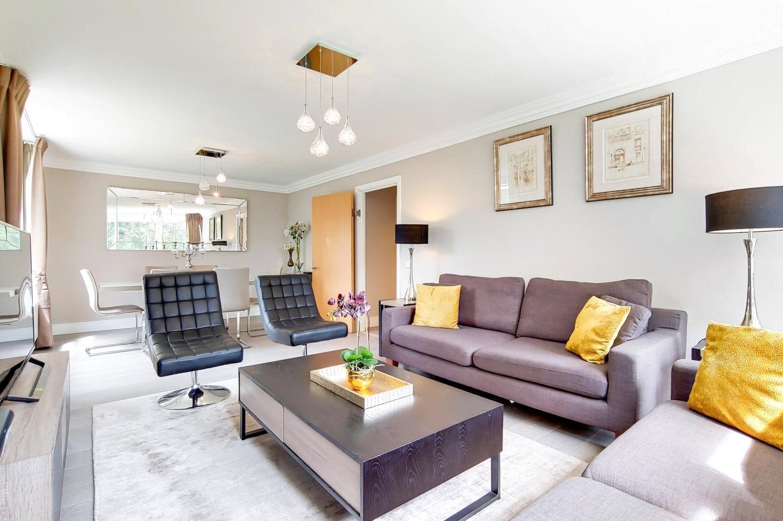 Flat Finchley Road in Greater London