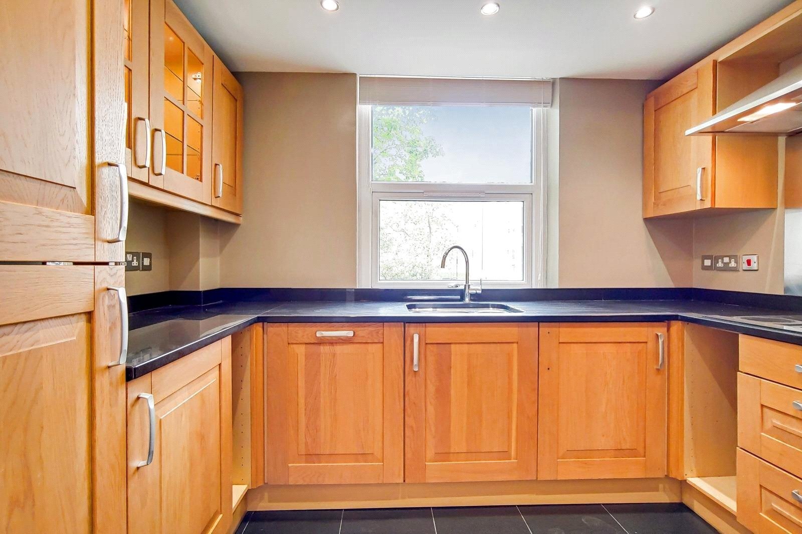 Flat Finchley Road in Greater London