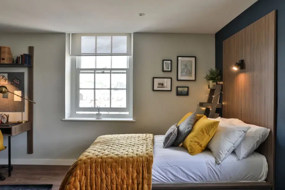 Flat Upper Byron Place in Bristol