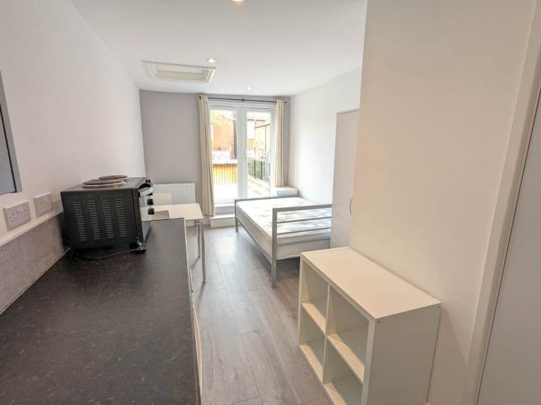 Room Rucklidge Avenue in Greater London