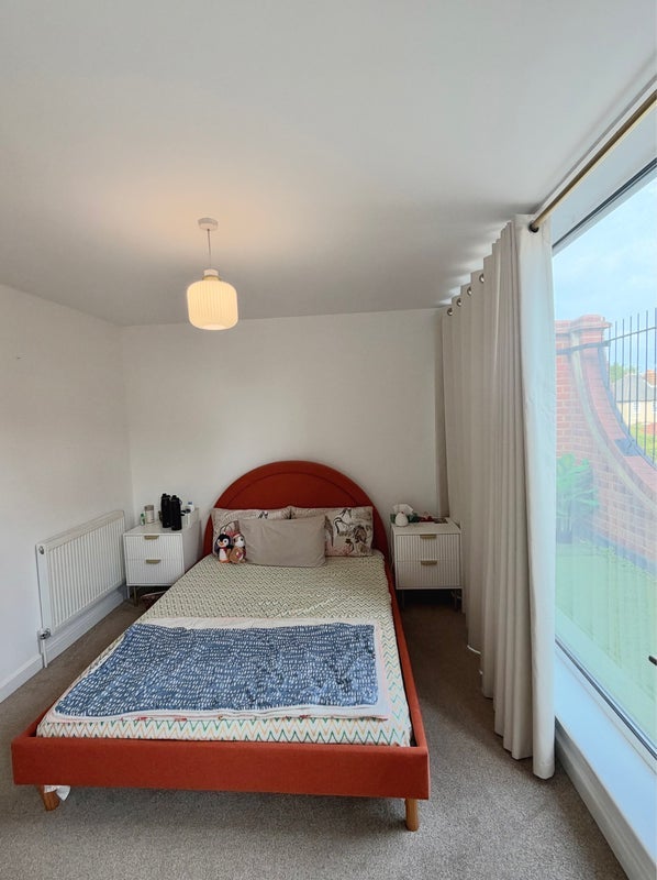 Room Westferry Road in Greater London