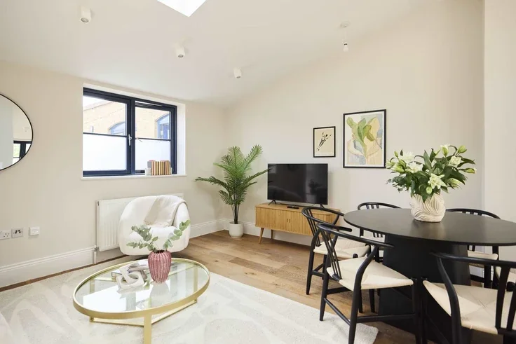 Flat Bateman’s Yard in Greater London
