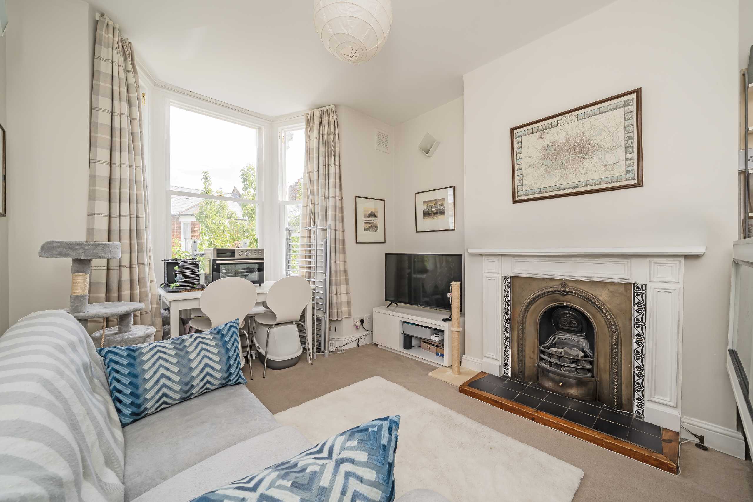 Flat Brewster Gardens in Greater London