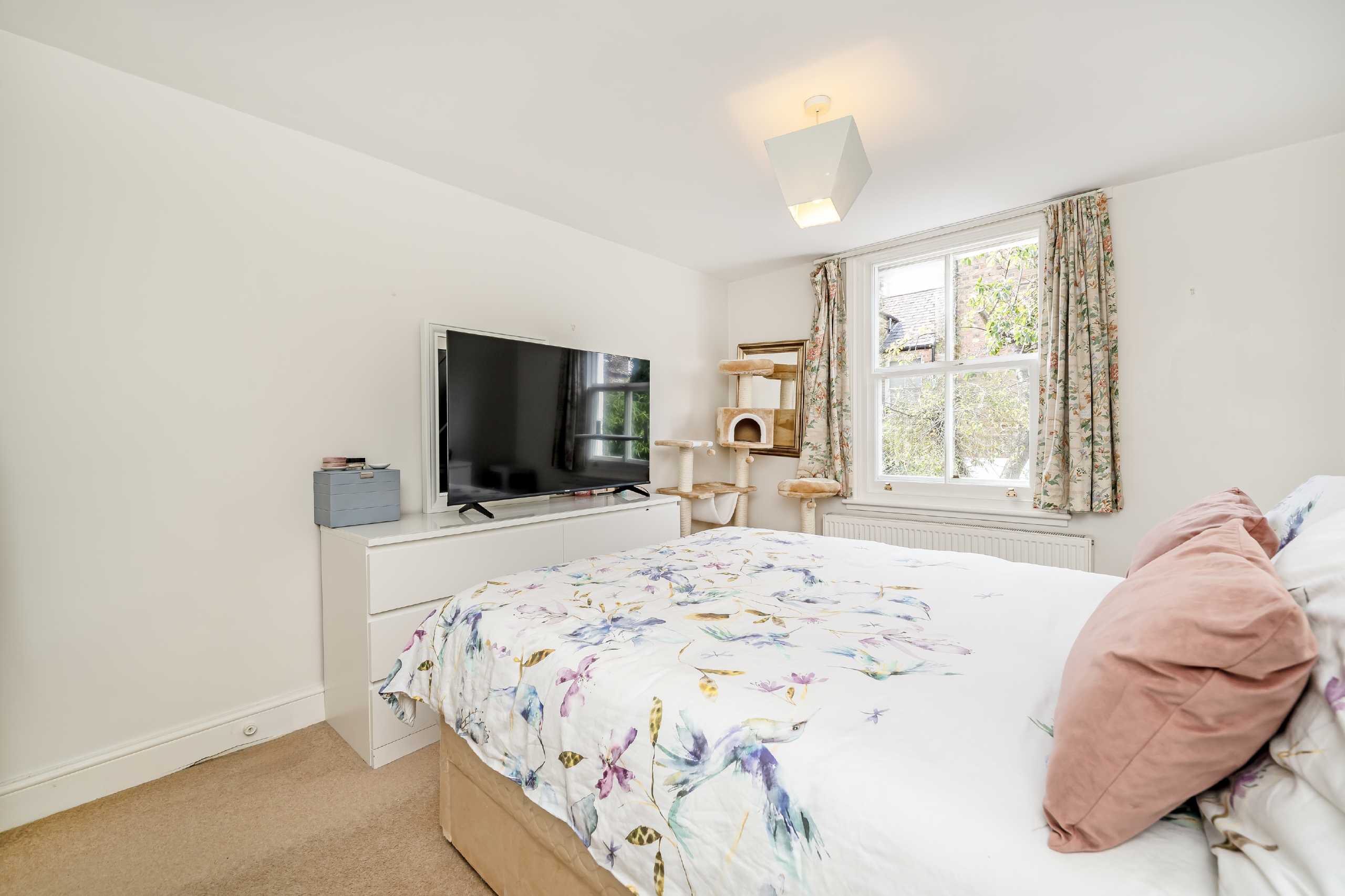 Flat Brewster Gardens in Greater London