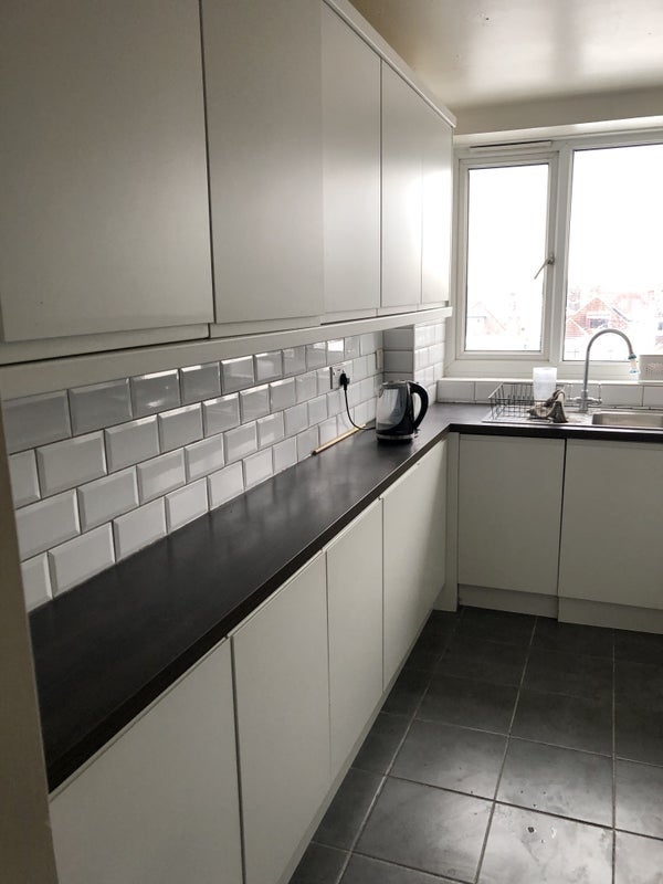 Room Willesden Lane in Greater London