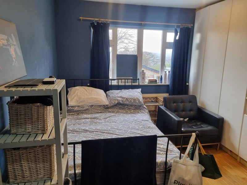 Room Canonbie Road in Greater London