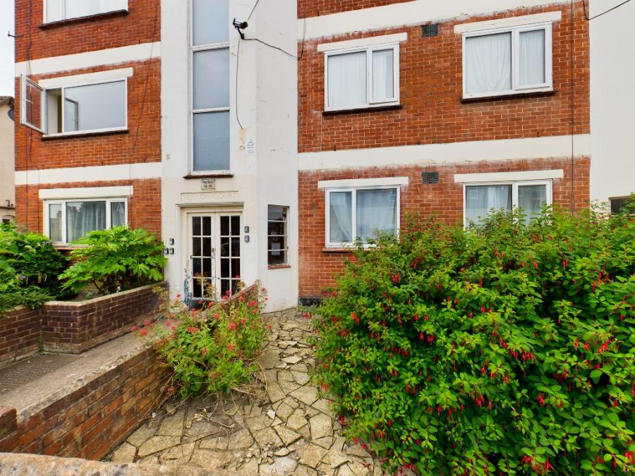 Flat Hewett Road in Portsmouth