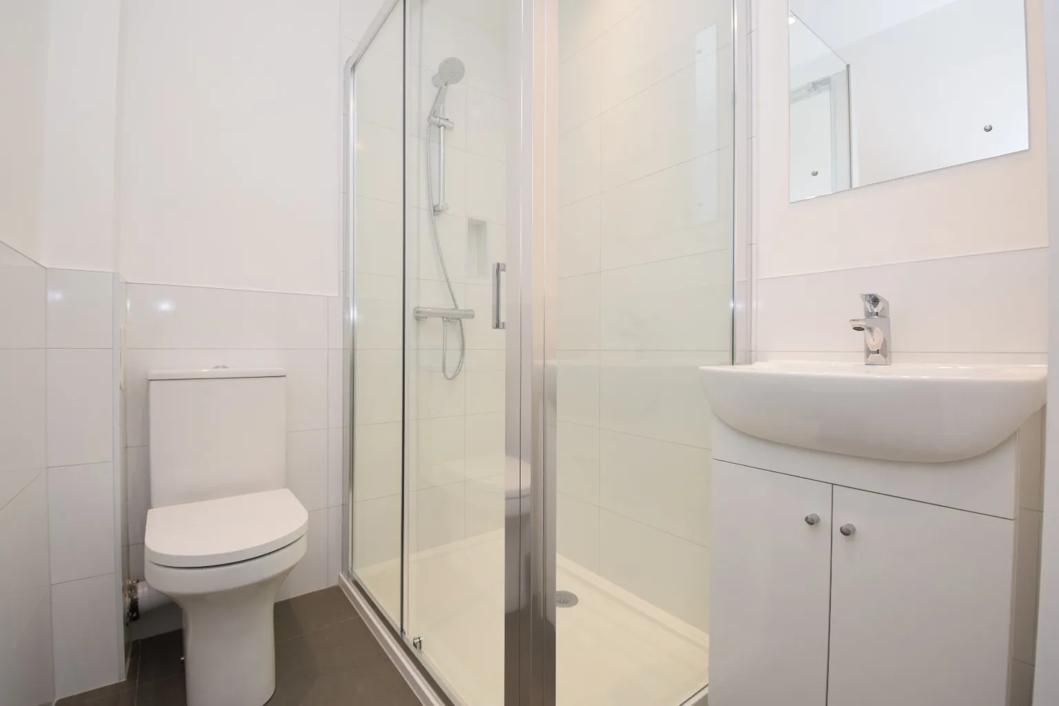 Room Bushey Hall Road in Hertsmere