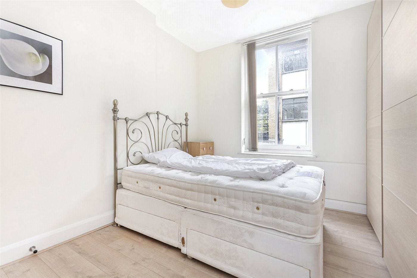 Flat Theobalds Road in Greater London